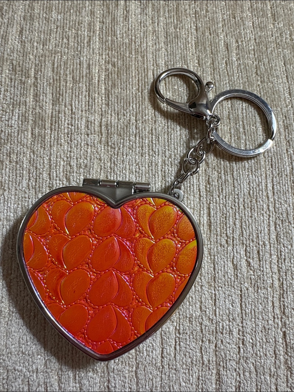 Heart-Shaped Orange Key & Card Holder Keychain with double mirrors inside. - Picture 4 of 4